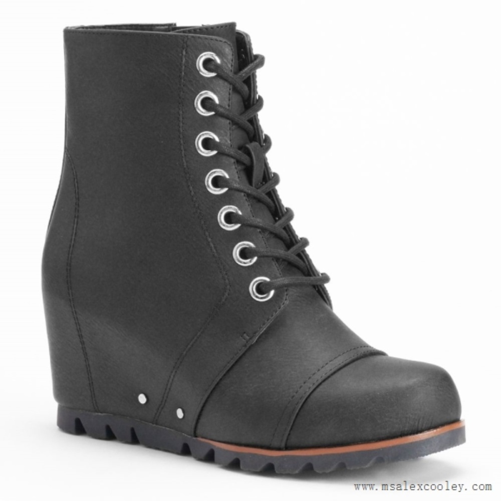 Wedge boots